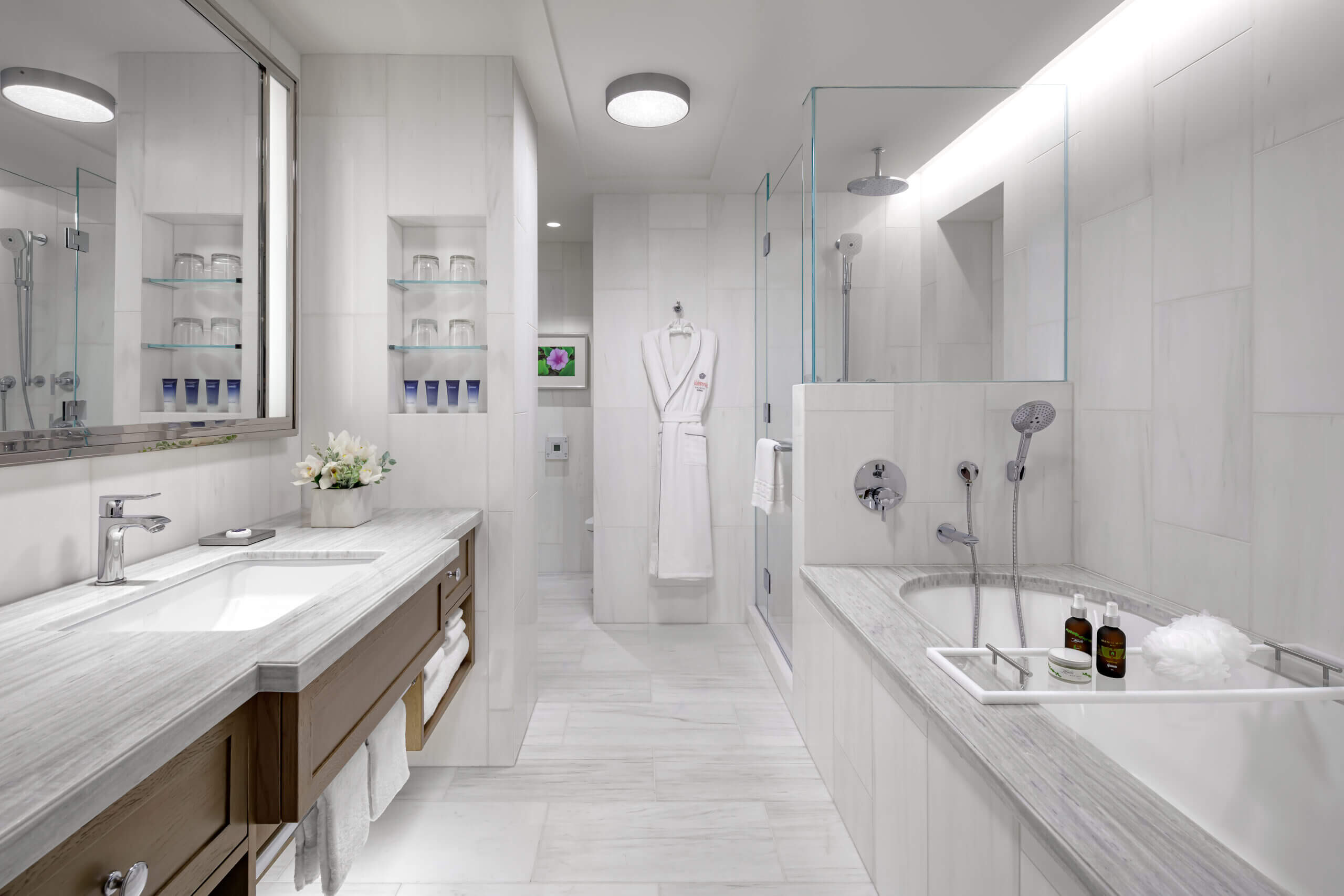 Grand Ocean Suite Bathroom Halepuna