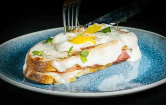 Breakfast tartine at Umi